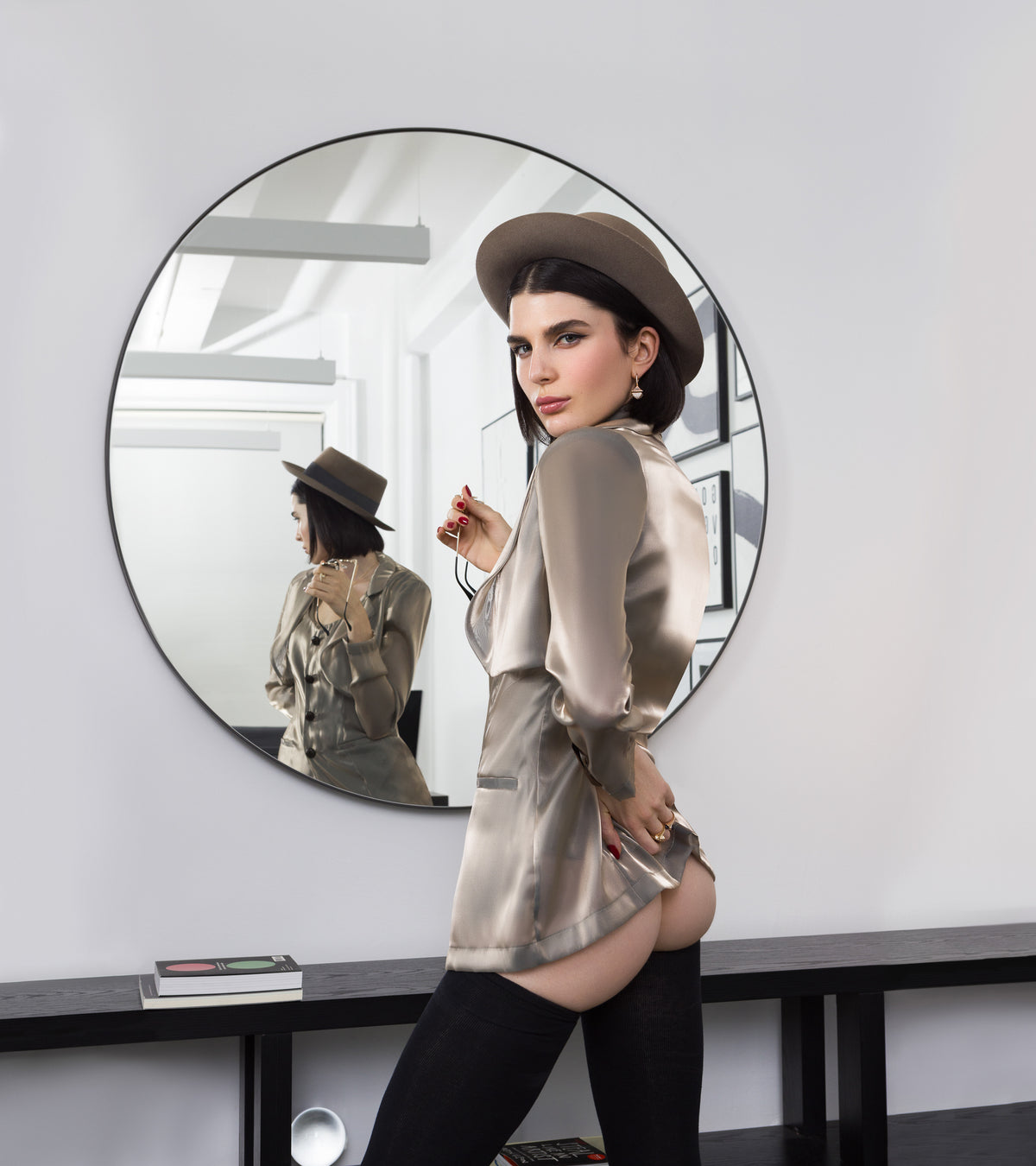 Classic Silhouette — Monroe Liquid Pearl